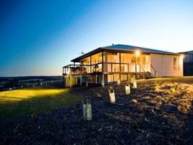 Captain's Rest - Coogee Beach Accommodation 0