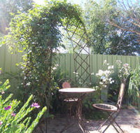 Robyn's Nest Country Cottages - Coogee Beach Accommodation