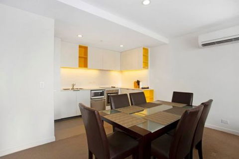 Astra Apartments - Melbourne Docklands - Coogee Beach Accommodation 2