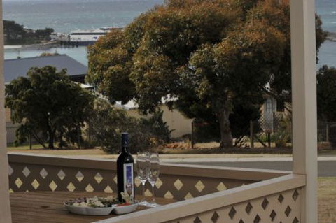 Charlie Bates Cottage - Coogee Beach Accommodation 1