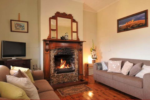 Charlie Bates Cottage - Coogee Beach Accommodation 2
