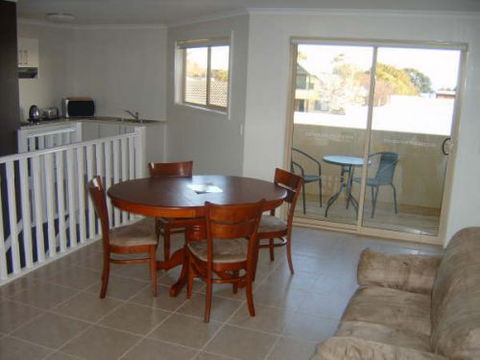 Inverloch Cabins - Coogee Beach Accommodation 0