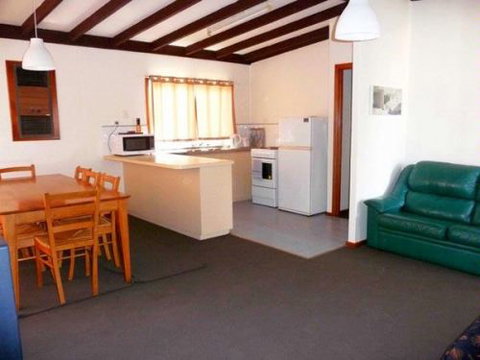 Lancelin Accommodation Service - Coogee Beach Accommodation 8