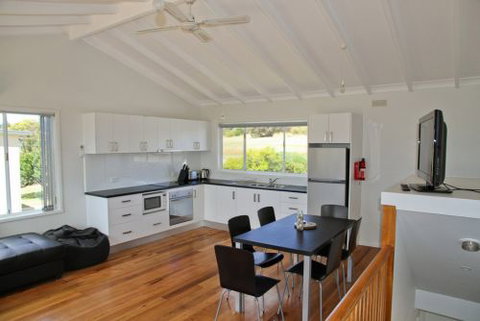 The Blue House Coles Bay - Coogee Beach Accommodation 1