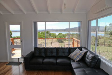 The Blue House Coles Bay - Coogee Beach Accommodation 3