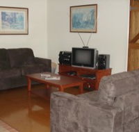 Hooters Hut And Possums Hollow - Coogee Beach Accommodation
