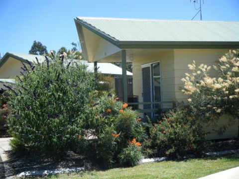 Pepper Tree Cabins - Coogee Beach Accommodation 0