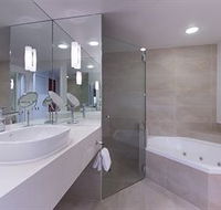Sofitel Noosa Pacific Resort - Coogee Beach Accommodation