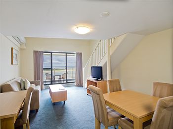 Oaks Waterfront Resort - The Entrance - Coogee Beach Accommodation 7