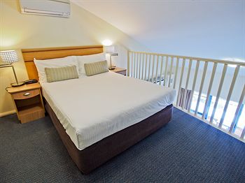 Oaks Waterfront Resort - The Entrance - Coogee Beach Accommodation 8