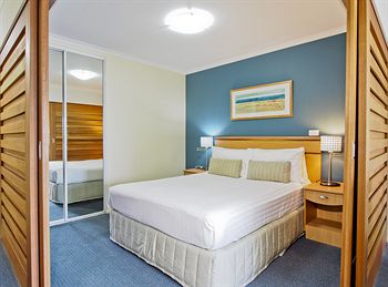 Oaks Waterfront Resort - The Entrance - Coogee Beach Accommodation 3