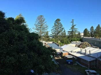Waldorf The Entrance Serviced Apartments - Coogee Beach Accommodation 4