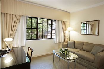 Grand Mercure The Hills Lodge - Coogee Beach Accommodation 9