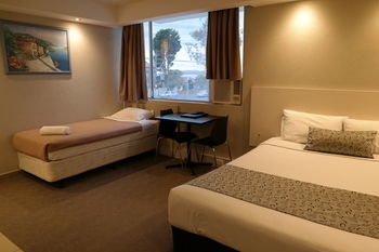 Parkville Place - Coogee Beach Accommodation 3