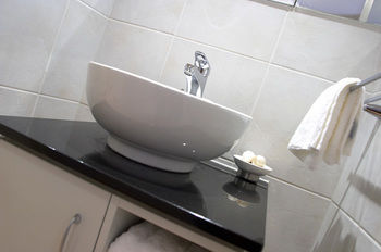 L'Auberge Noosa - Coogee Beach Accommodation 1