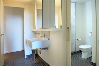 City Edge Serviced Apartments East Melbourne - Coogee Beach Accommodation 3