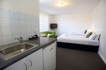 City Edge Serviced Apartments East Melbourne - Coogee Beach Accommodation 6