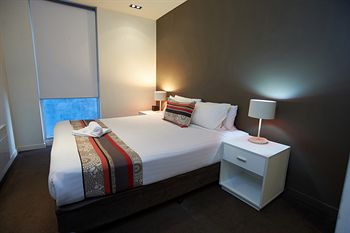 City Edge Serviced Apartments East Melbourne - Coogee Beach Accommodation 7