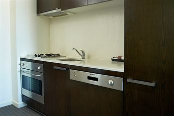 City Edge Serviced Apartments East Melbourne - Coogee Beach Accommodation 14