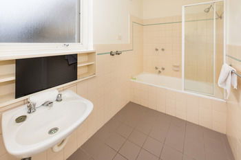 City Edge Serviced Apartments East Melbourne - Coogee Beach Accommodation 45