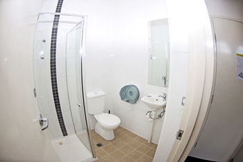 United Backpackers Melbourne - Coogee Beach Accommodation 8