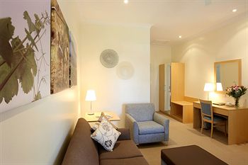 Pokolbin Village - Coogee Beach Accommodation 5