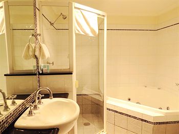Waldorf Randwick Serviced Apartments - Coogee Beach Accommodation 0
