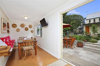 Admiral Collingwood Lodge - Coogee Beach Accommodation 10