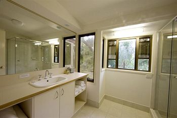 Montville Attic - Coogee Beach Accommodation 1
