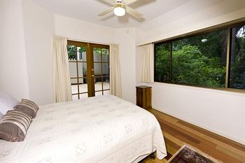 Montville Attic - Coogee Beach Accommodation 5