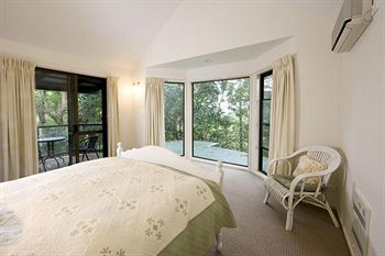 Montville Attic - Coogee Beach Accommodation 6