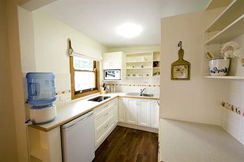 Montville Attic - Coogee Beach Accommodation 13