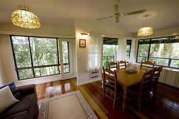 Montville Attic - Coogee Beach Accommodation 15
