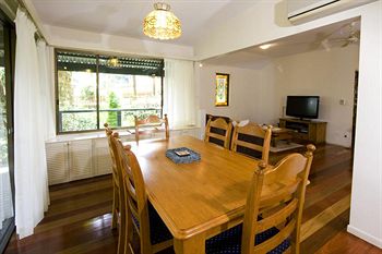 Montville Attic - Coogee Beach Accommodation 16