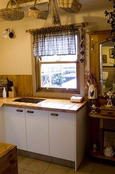 Montville Attic - Coogee Beach Accommodation 18