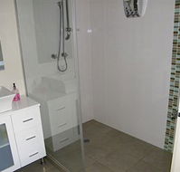 DeaposVine Escape - Coogee Beach Accommodation
