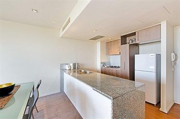 Wyndel Apartments - Harbour Watch - Coogee Beach Accommodation 15