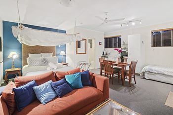 Eden Lodge - Coogee Beach Accommodation 21
