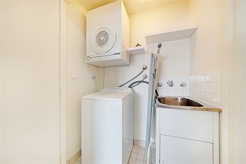 Wyndel Apartments - Apex - Coogee Beach Accommodation 1