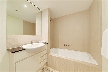 Wyndel Apartments - Apex - Coogee Beach Accommodation 3