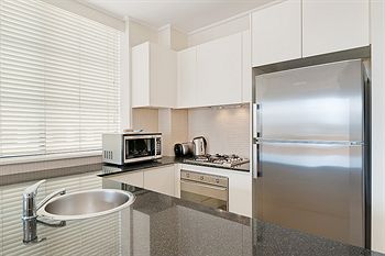 Wyndel Apartments - Apex - Coogee Beach Accommodation 5