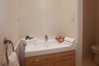 H Boutique Hotel - Coogee Beach Accommodation 2