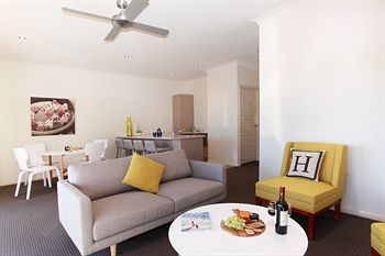 H Boutique Hotel - Coogee Beach Accommodation 3