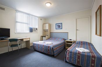 Brown Jug Inn Hotel - Coogee Beach Accommodation 4
