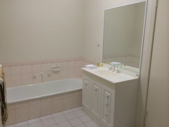 Australian Home Away Ringwood @ Bardia - Coogee Beach Accommodation 1