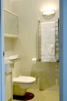 By The Beach B&B And Apartments - Coogee Beach Accommodation 6