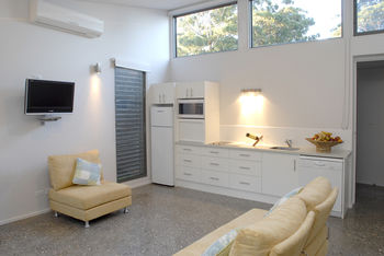 By The Beach B&B And Apartments - Coogee Beach Accommodation 10