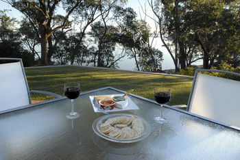 By The Beach B&B And Apartments - Coogee Beach Accommodation 12