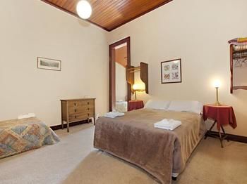The Victoria & Albert Guesthouse - Coogee Beach Accommodation 3