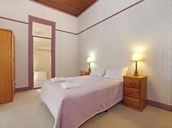 The Victoria & Albert Guesthouse - Coogee Beach Accommodation 4